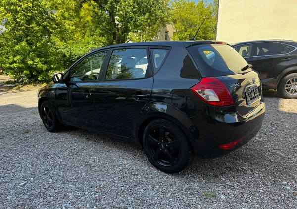 Kia Ceed cena 17600 przebieg: 140000, rok produkcji 2009 z Łódź małe 301